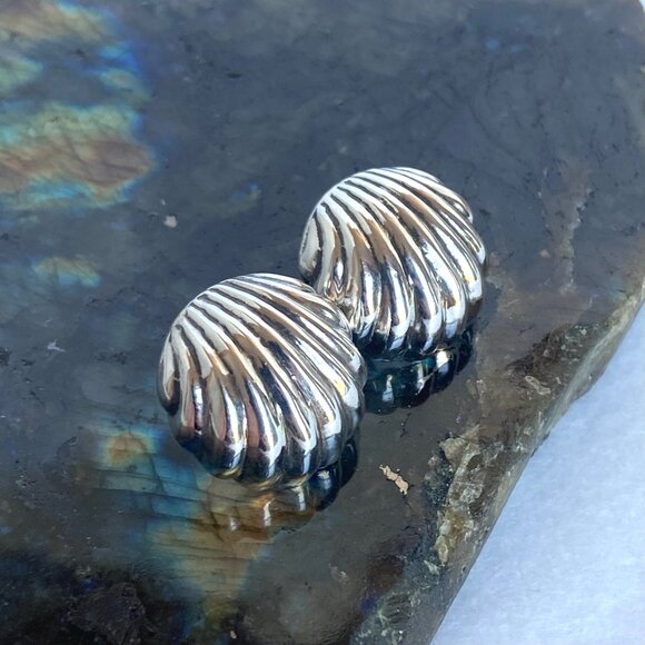 Sterling Silver 925 Hollow Modernist Sculptural Scalloped Shell Stud Earrings - Picture 12 of 16